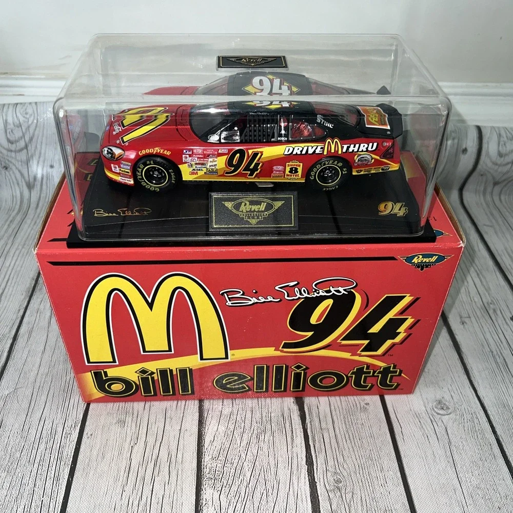 Revell 1:24 #94 Bill Elliott/McDonalds 2000 Ford Taurus Die Cast Nascar Model